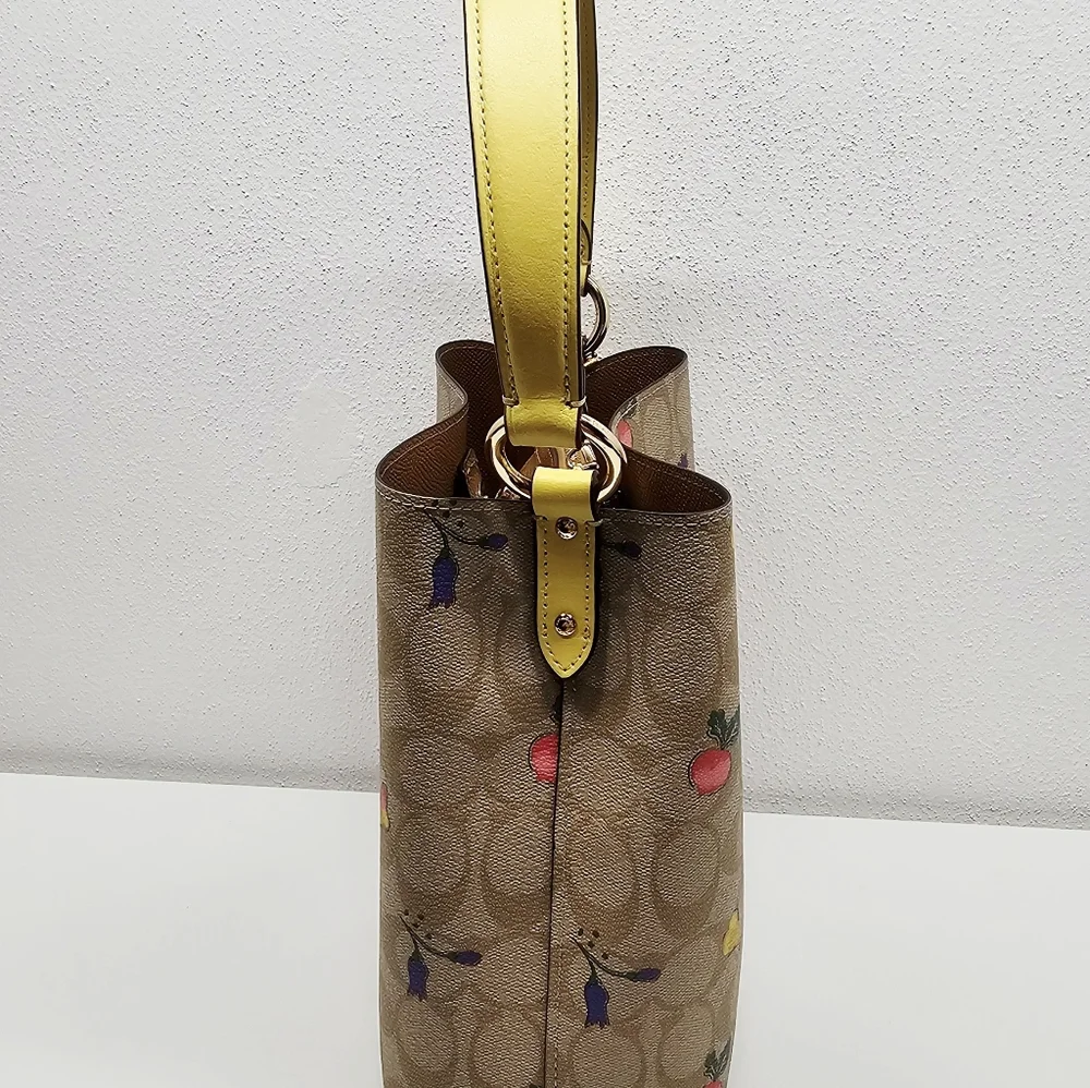Coach Small Town Bucket Bag In Signature Canvas Dreamy Veggie Print Retails $385 - Picture 5 of 16